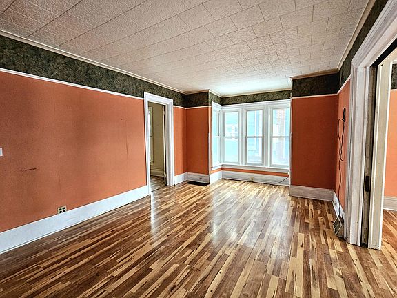 5th image of 1113 E Cass St