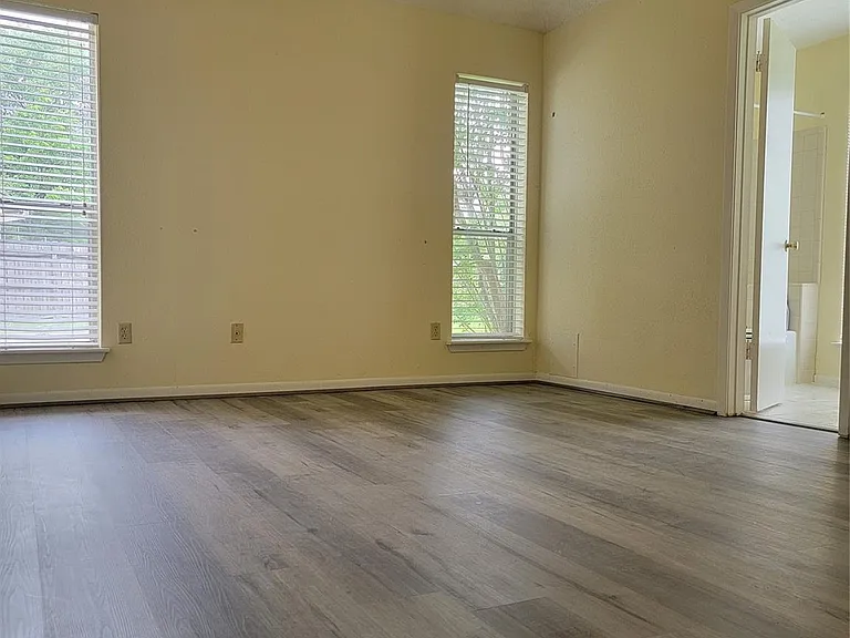 3907 Bartons Ct — Photo 10