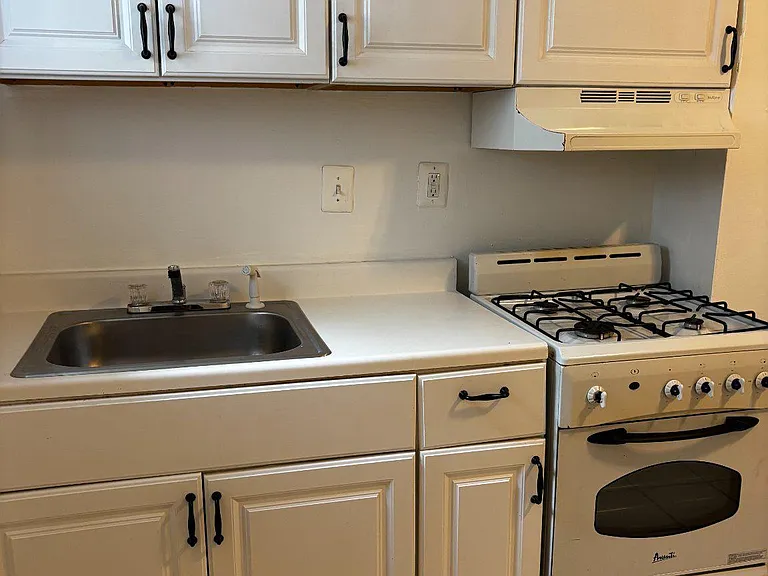 918 S 12th St #2F — Photo 6