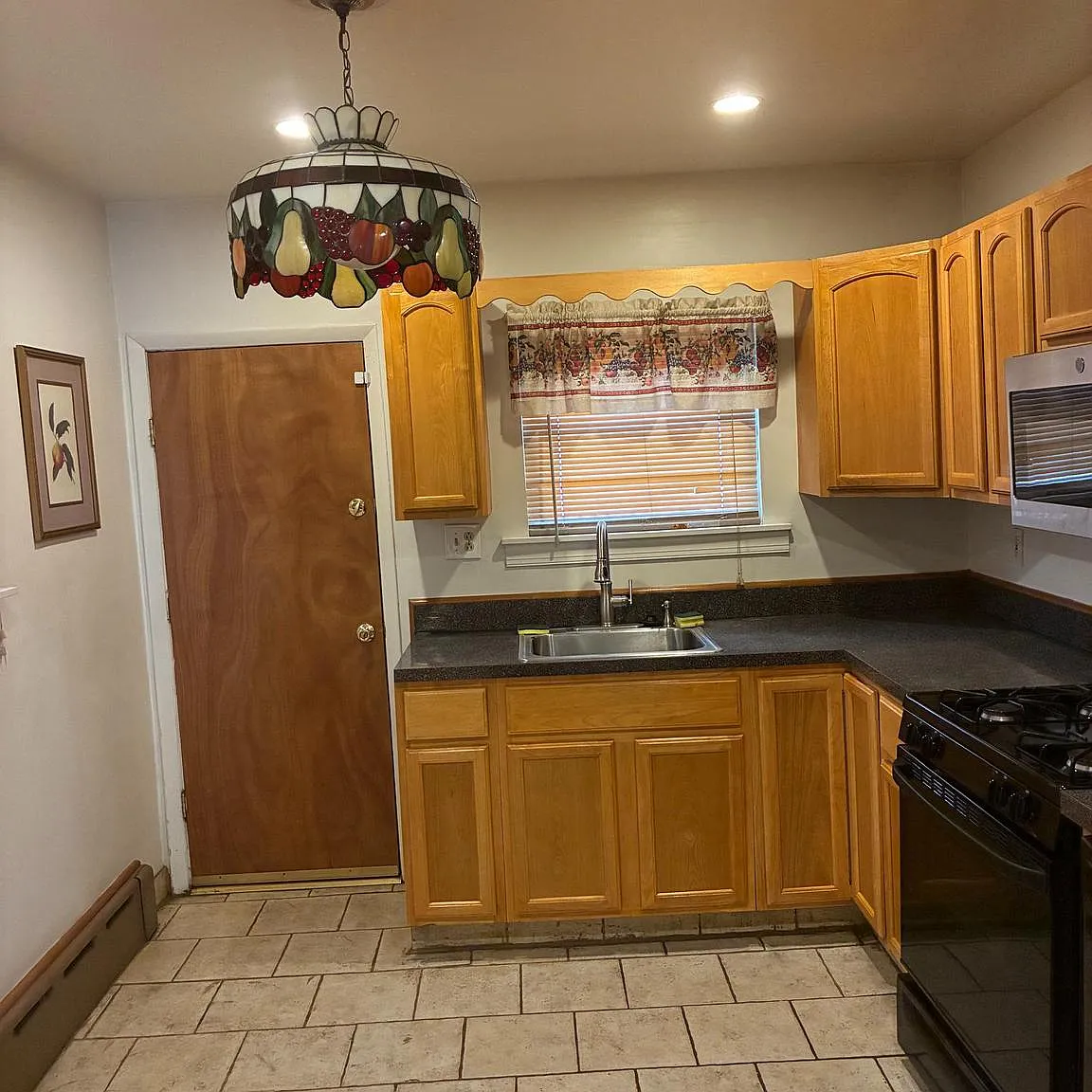 3 bed, 1.0 bath, 1056 sqft, $1,800 — Photo 4
