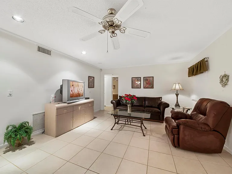 417 Pine Glen Ln #D-2 — Photo 4