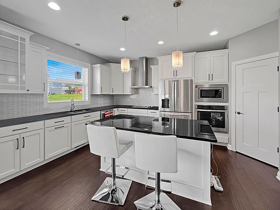 2nd image of 9073 Degler Ln