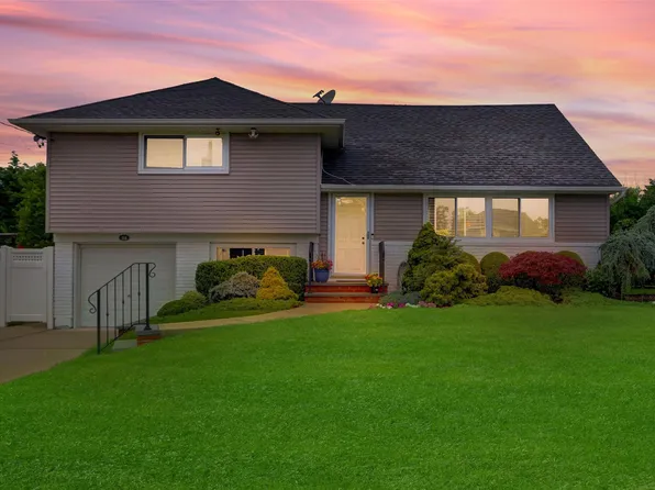 318 W Cortland Avenue, Oceanside, NY 11572