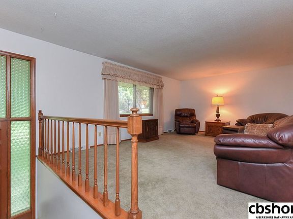 3rd image of 5817 N Oaks Blvd