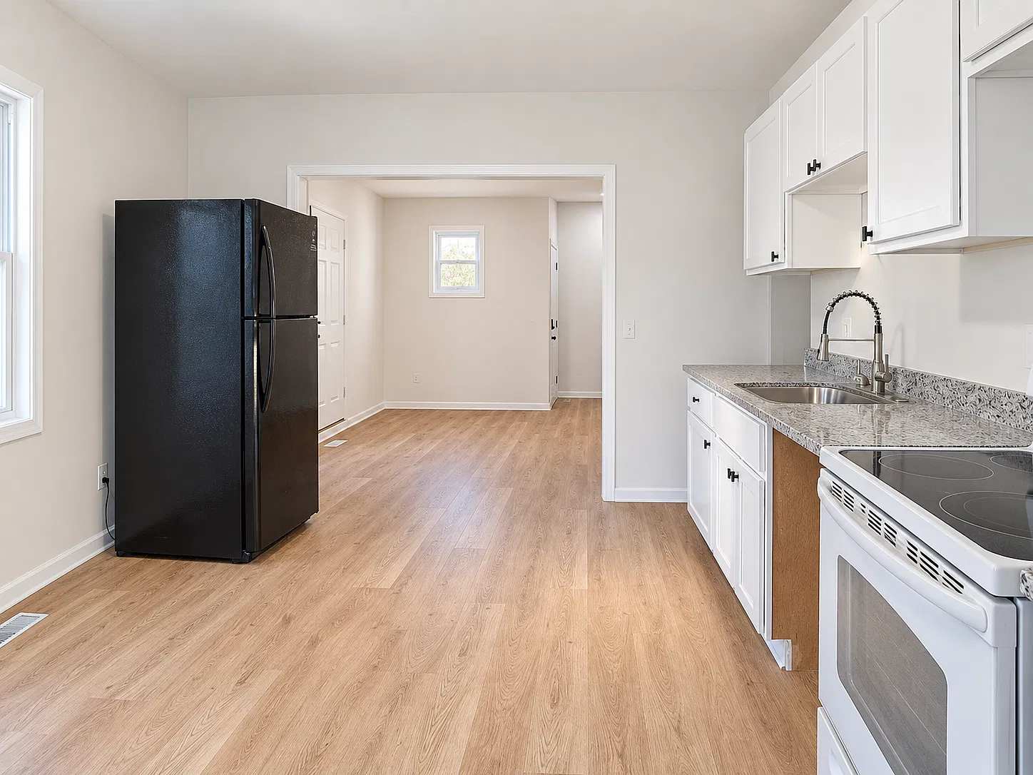 4 bed, 1600 sqft, $2,700 — Photo 3