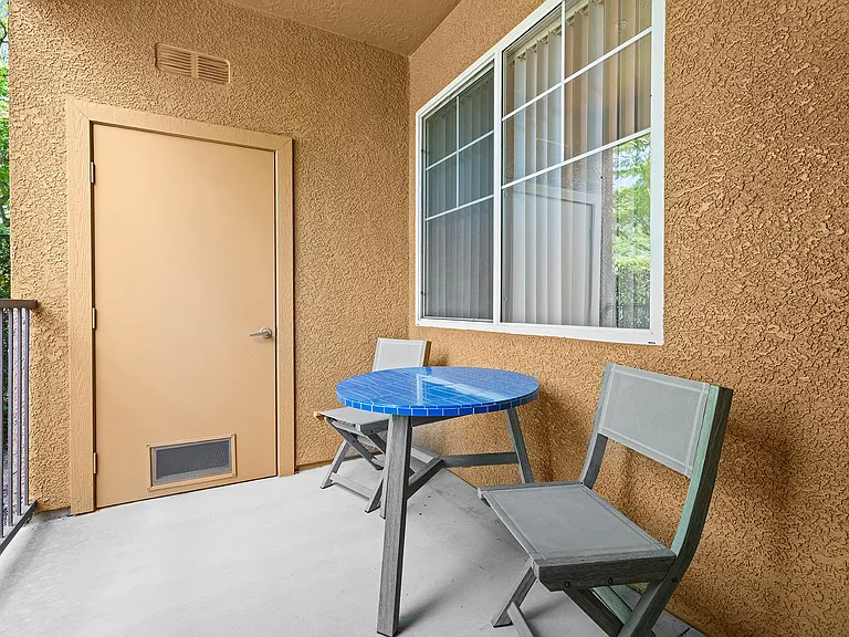 Hills of Valencia Apartments — Photo 25