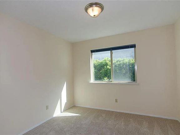 2nd image of 1803 Oakridge Dr