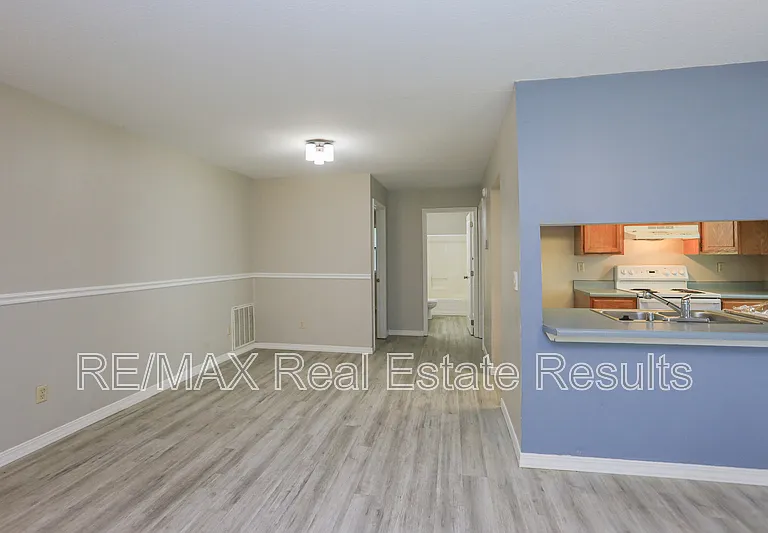 205 White Oak Dr NE #C — Photo 10