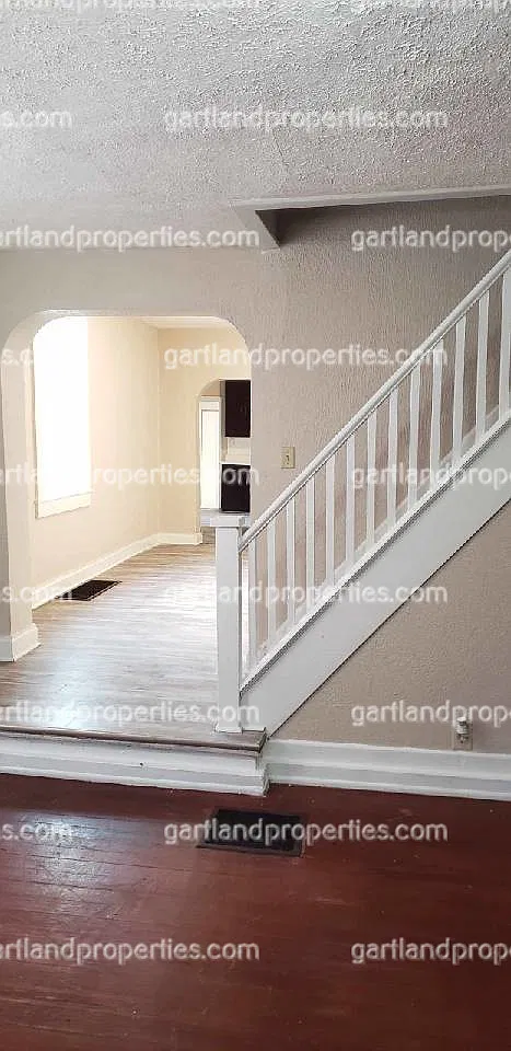 3 bed, 1.0 bath, 1244 sqft, $1,099 — Photo 4