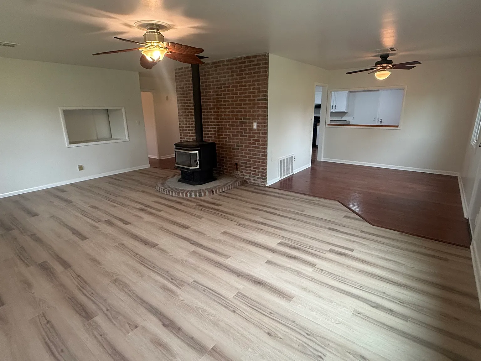 3 bed, 1400 sqft, $2,300 — Photo 2