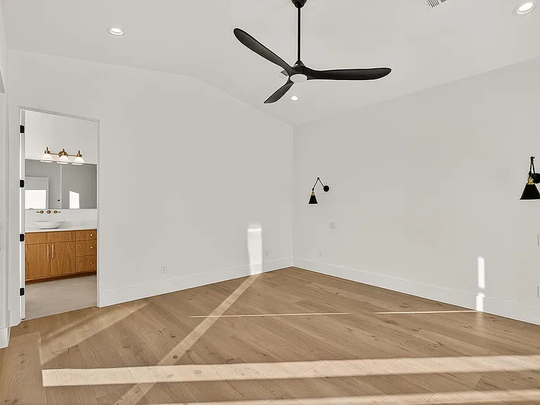 402 Emerald Way — Photo 18