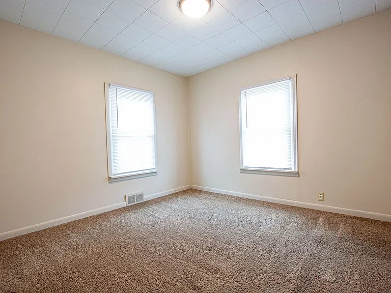 1502 Silver Ln — Photo 22