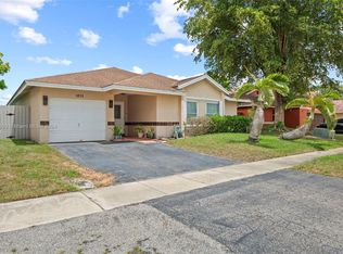 1031 SW 99th Ave, Pembroke Pines, FL 33025