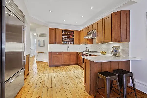 Sold by Avenue Sotheby's International Realty | media 6