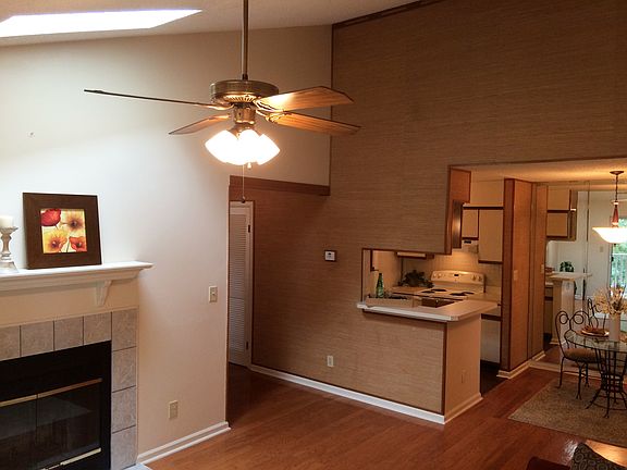 3rd image of 504 Thorncliff Dr APT 303