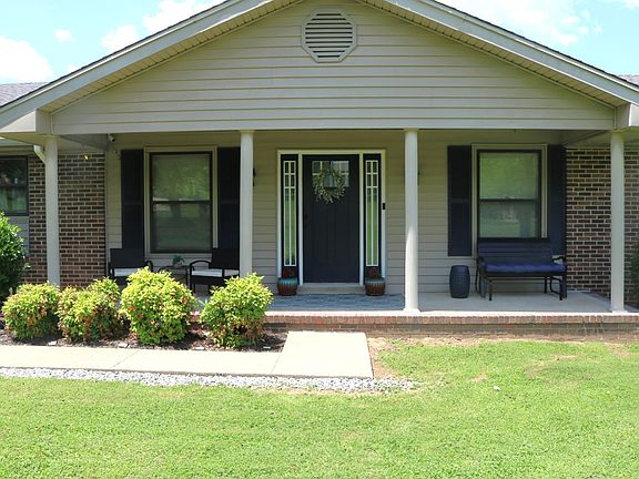 2nd image of 414 Nichols Cir W
