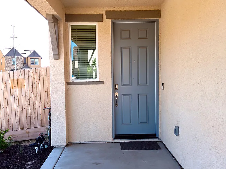 4244 Rutherford Ave — Photo 4