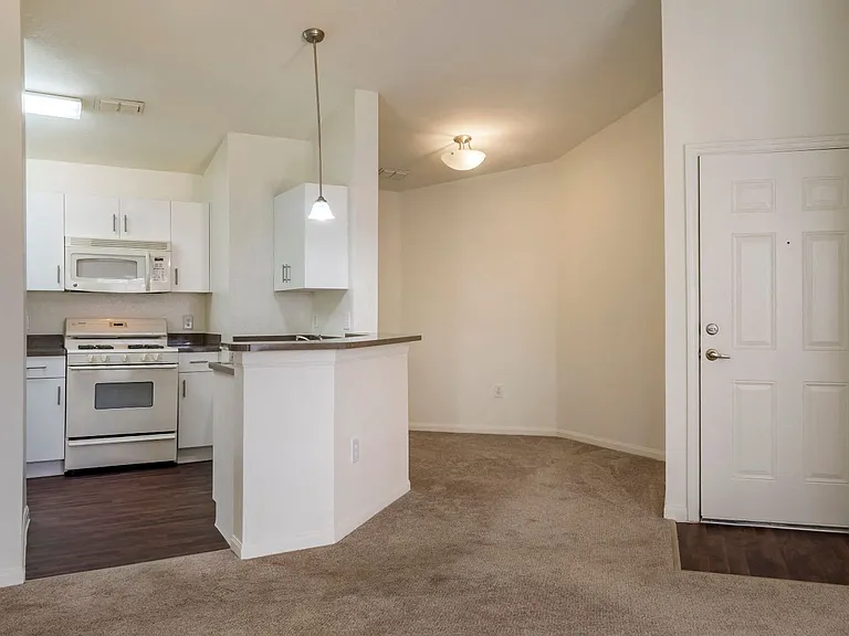 Woodridge Apartments — Photo 20