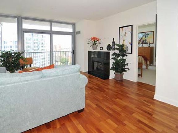 3rd image of 1600 S Prairie Ave #2006