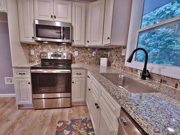 5th image of 701 King Arthur Dr