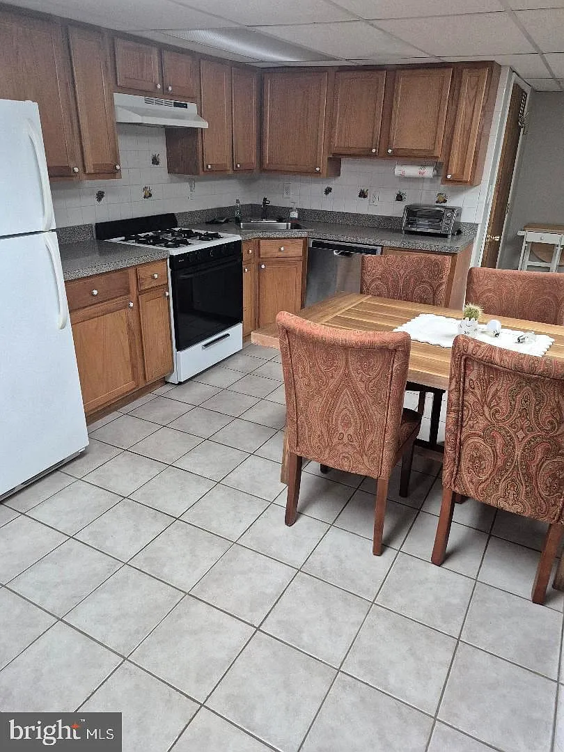 1 bed, 1998 sqft, $1,100 — Photo 1
