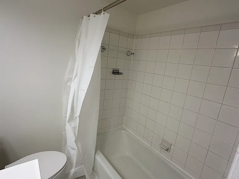 10 Cedar Ave #E — Photo 7
