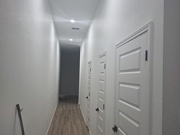 5th image of 33 Foxshire Ln
