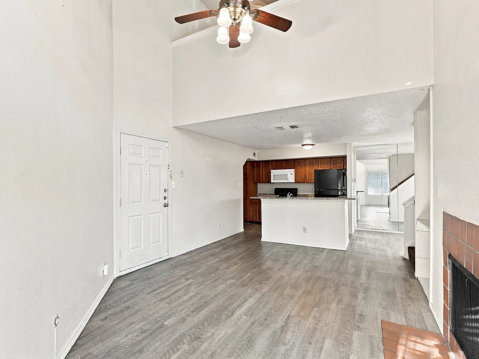 9803 Walnut St — Photo 2