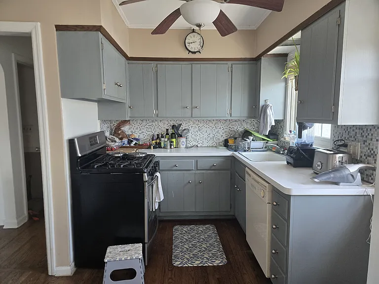 411 E Fulton St — Photo 13