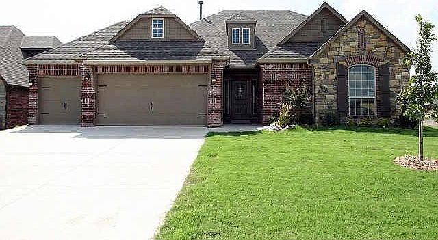 4 Bedroom, 3 bath, 3 car on pond lot