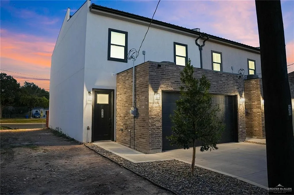 3 bed, 2.5 bath, 1690 sqft, $2,700 — Photo 3