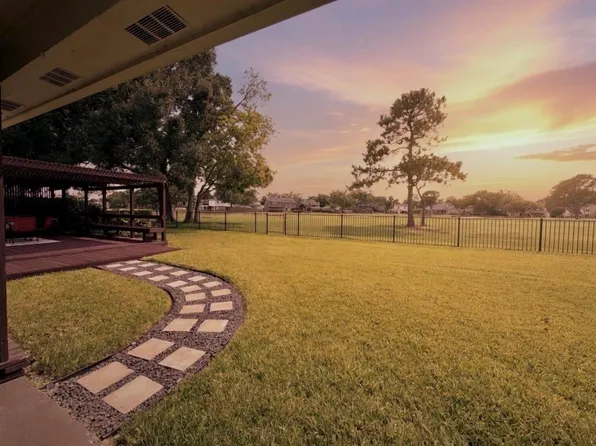 7215 Creek Crest Dr, Houston, TX 77095