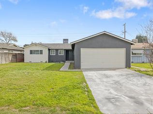 1055 Oxford Ave, Clovis, CA 93612