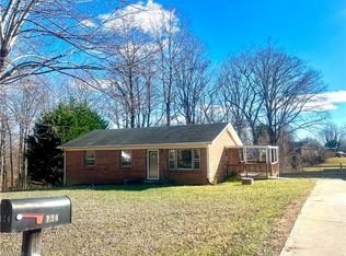 124 Kimberly St, Mount Airy, NC 27030