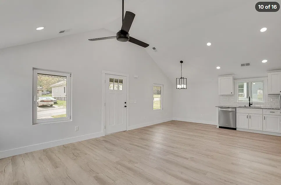 1128 Rosehill Drive - 1 — Photo 3