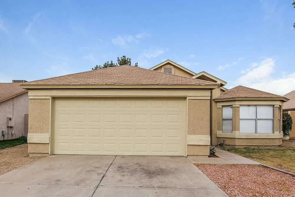 3 bed, 2.0 bath, 1571 sqft, $2,555 — Photo 1