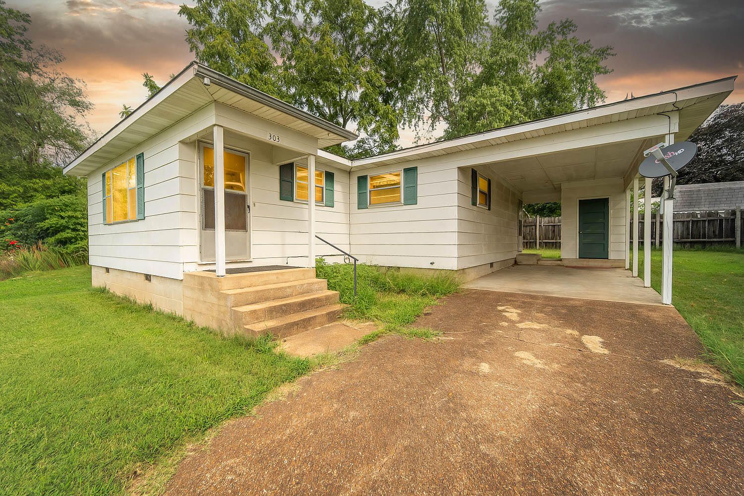 303 Vine Street, Alton, MO 65606 | Zillow