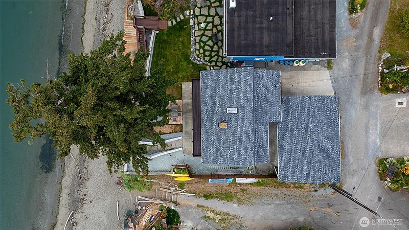4th image of 4877 Maple Lane