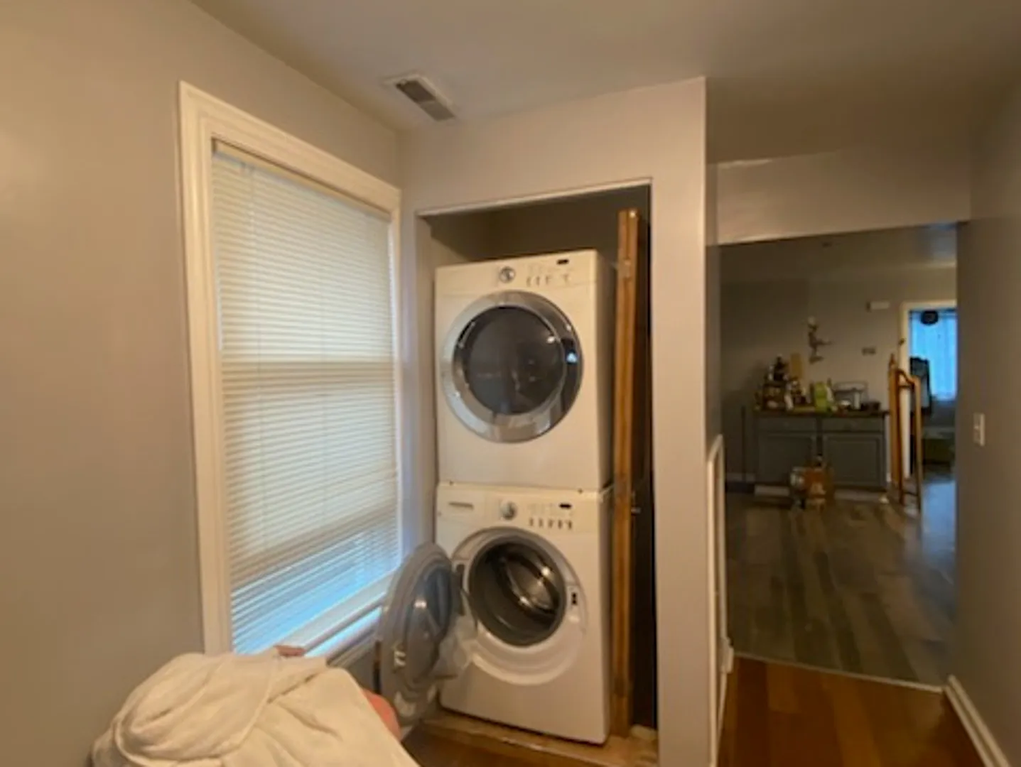 2 bed, 1000 sqft, $1,600 — Photo 4