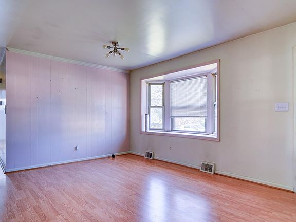 3rd image of 1100 Craigmont Dr