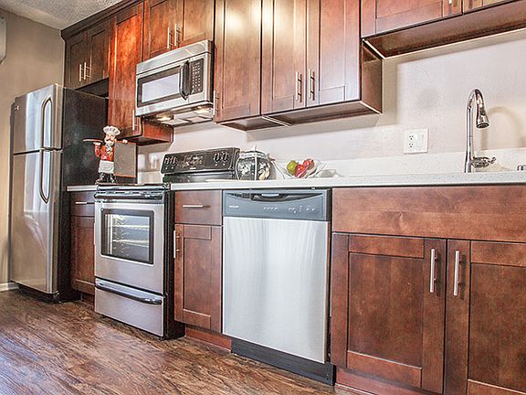 3rd image of 949 Larrabee St APT 218