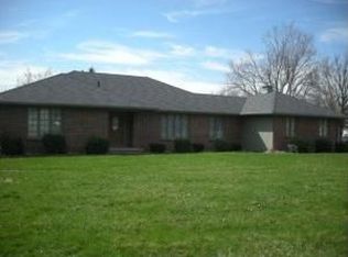 942 W 1st St, Maryville, MO 64468