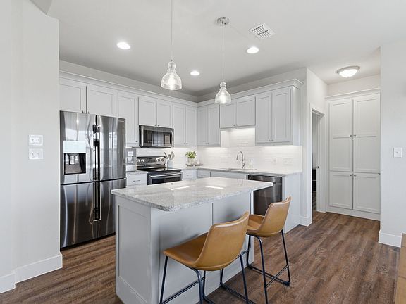 5th image of 824 E Northside Dr