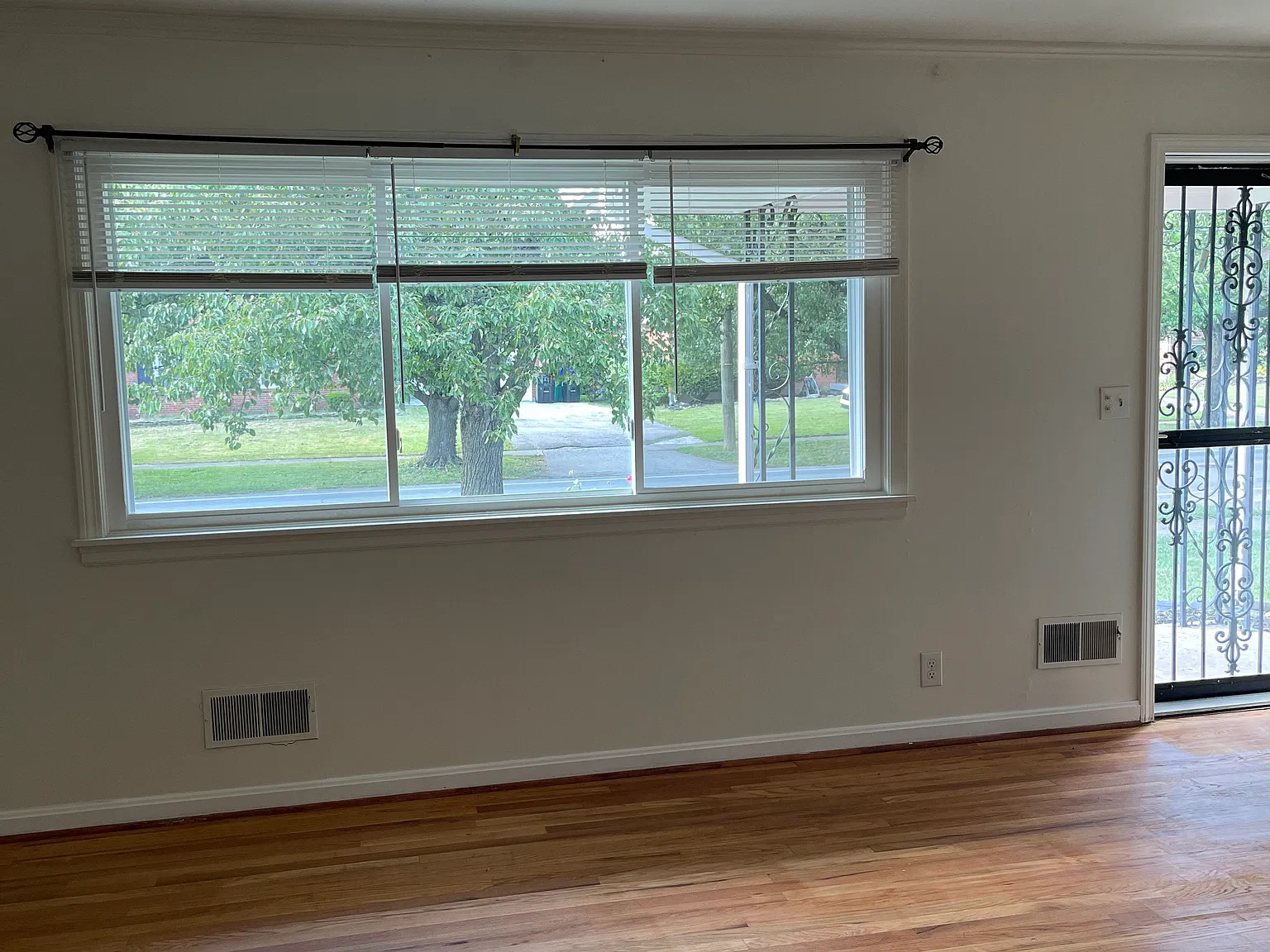 3 bed, 1.5 bath, 1247 sqft, $2,000 — Photo 4
