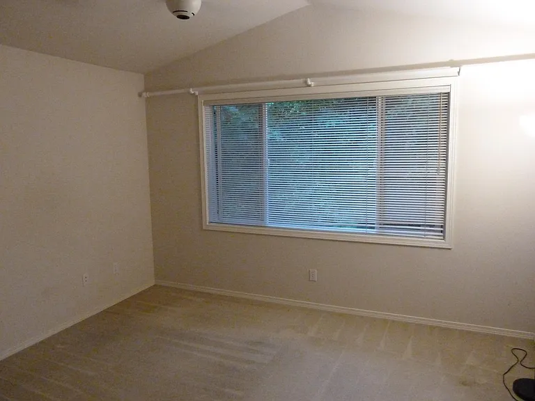 587 Elma Ave NE — Photo 12