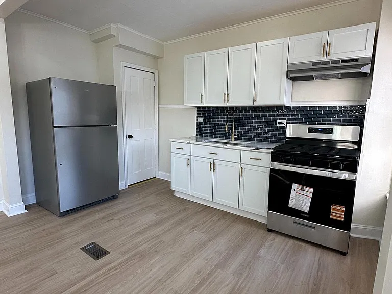 3750 L St — Photo 8