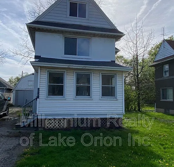 638 Joslyn Ave — Photo 1
