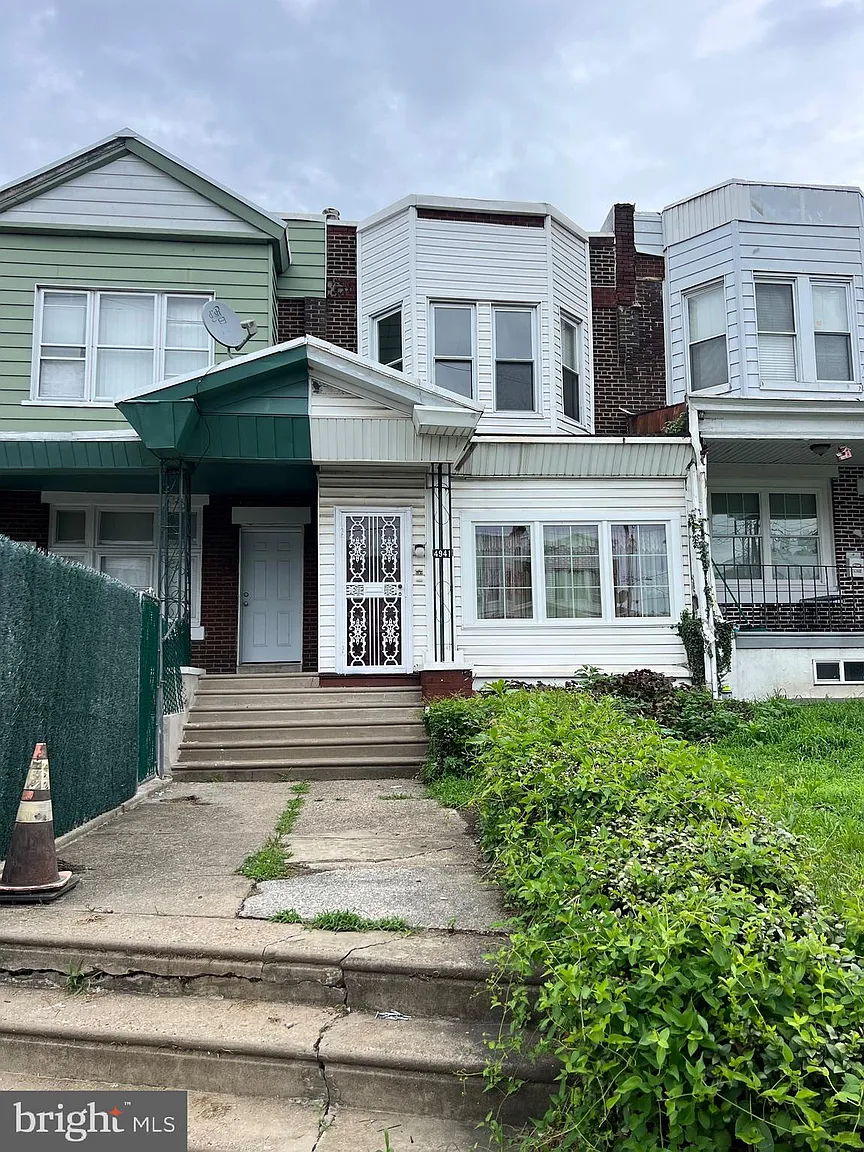 4941 N Front St photo 1