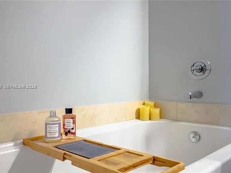1111 SW 1st Ave #Penthouse 3822 — Photo 17