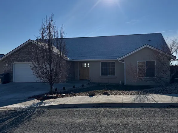 1321 N Countryview Ct, Sunnyside, WA 98944